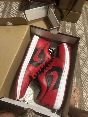 Air Jordan 1 Low

GYM RED